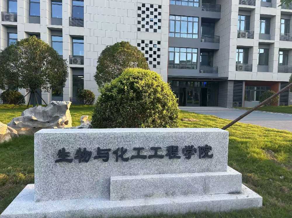 古城区扬州职业大学体育场高杆灯项目